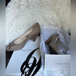 Nine West brand, Mid-heel, Women size 8 1/2 , shaded grey/taupe color